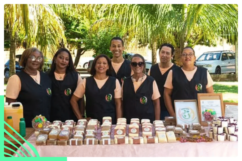 Cooperativa transforma água em sabonetes finos, acessíveis e sustentáveis.